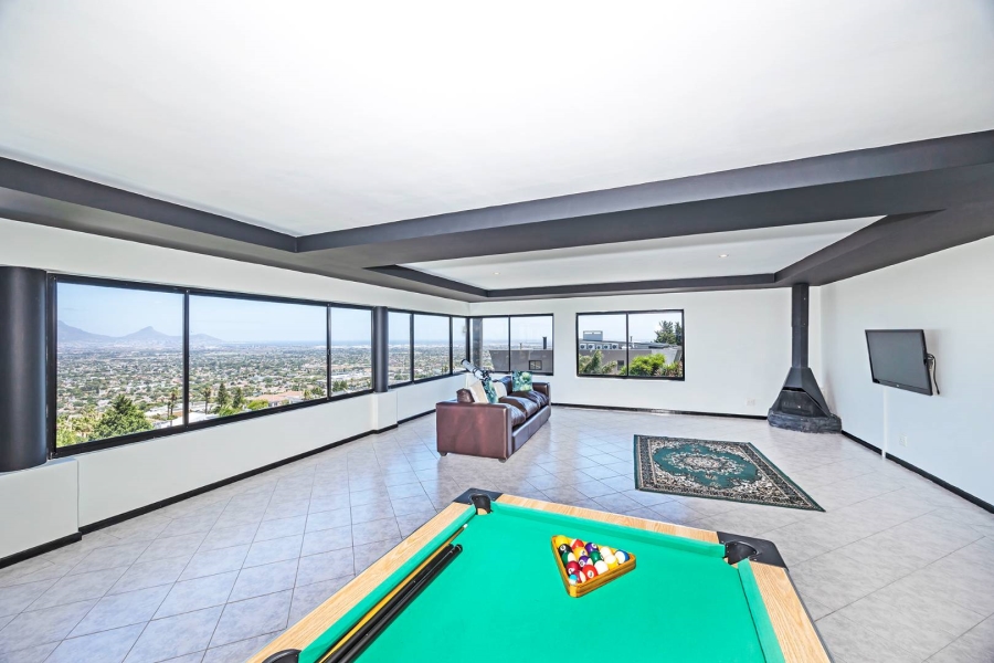 8 Bedroom Property for Sale in Plattekloof Western Cape